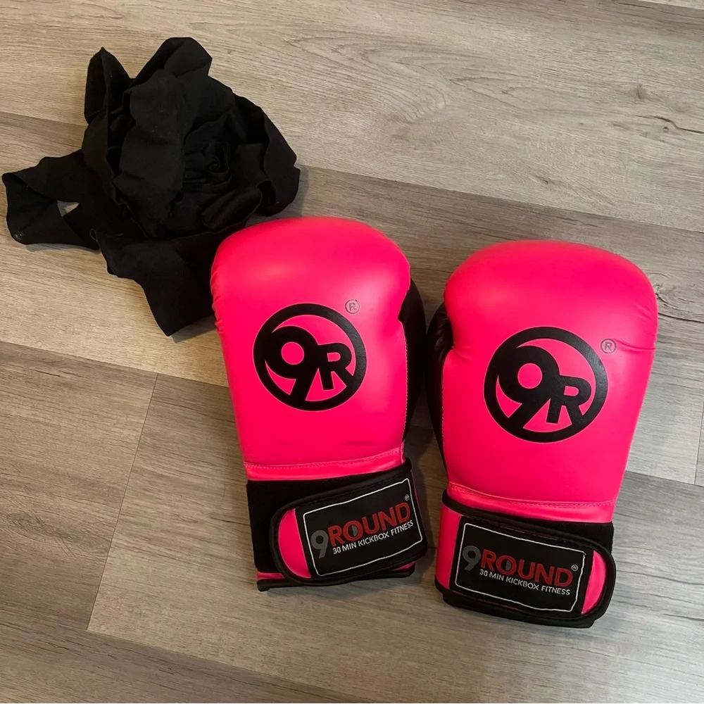 ❤️ 9Round Boxing Gloves and Wraps